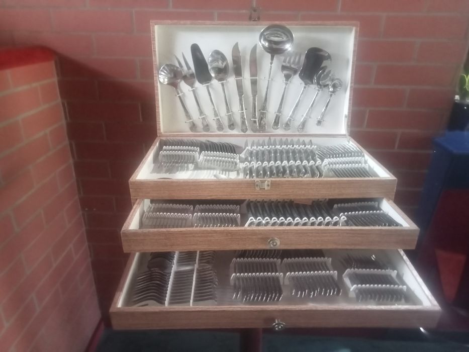 Vendo Faqueiro antigo 180 pcs