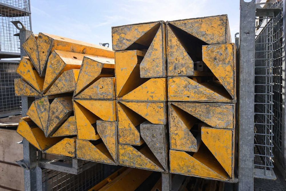 UŻYWANY PERI DOMINO zestaw fundamentowy 191,60 m² | dobry stan