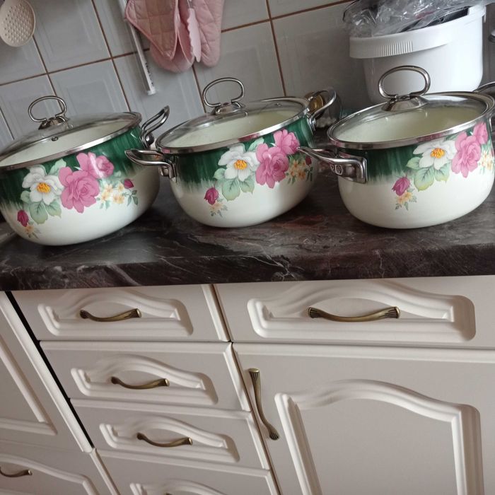 Eleganckie garnki retro emaliowane - 3 szt.