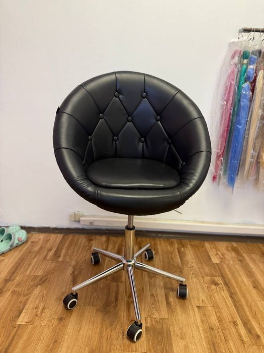 Косметичне/перукарське крісло для салона краси