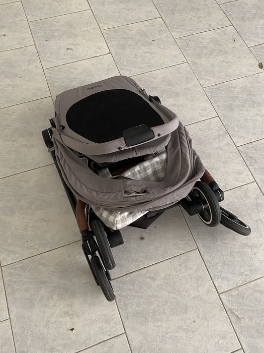 Carrinho de bebé Cybex compacto e leve – ideal para viagens