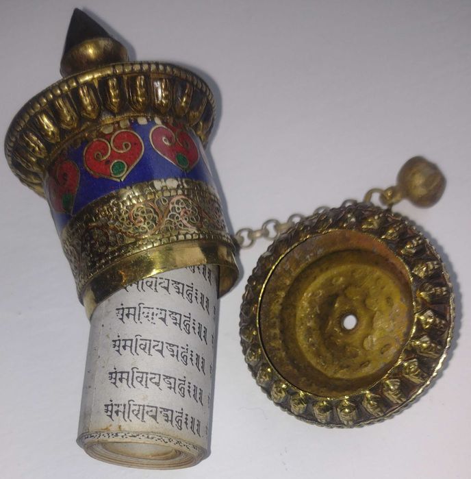 Bonito moinho de orações tibetano