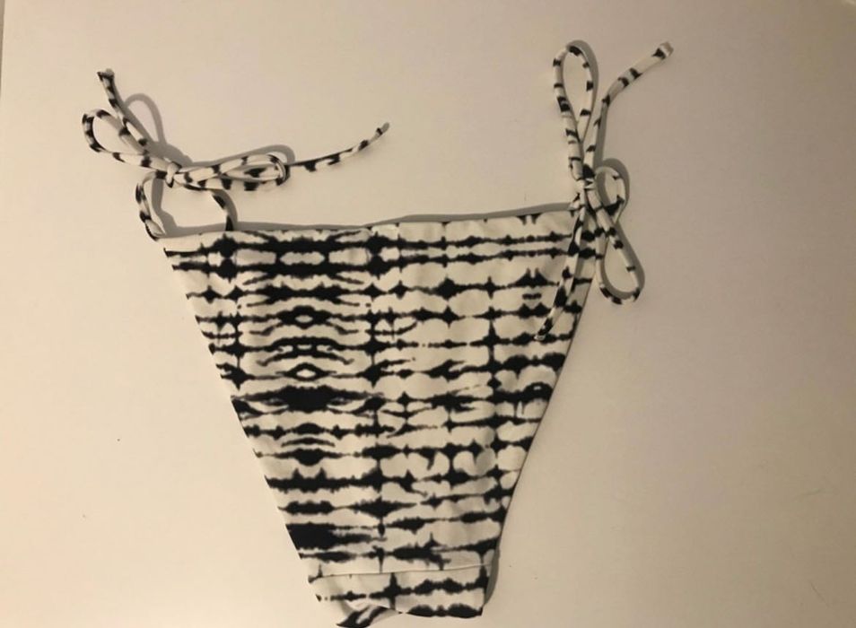 Cuecas biquini pretas e brancas