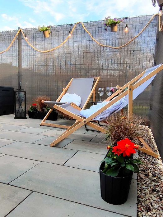 Nowoczesny domek na wynajem nad jeziorem z sauną i balią/jacuzzi; (pet friendly)