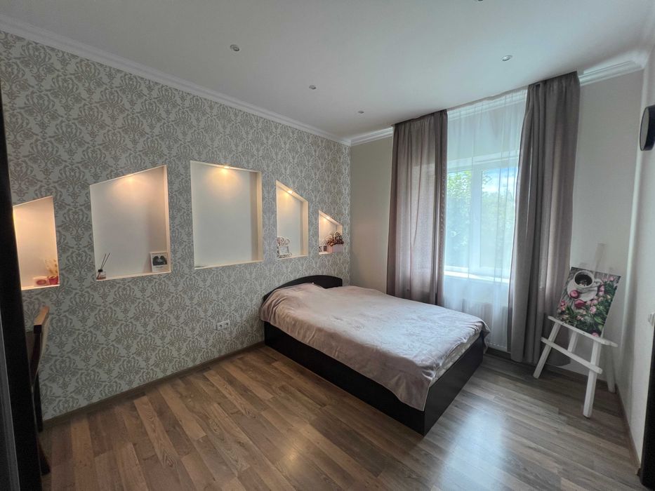 Капітальний будинок в місті Яготин - 5 кімнат, Є ВІДЕООГЛЯД