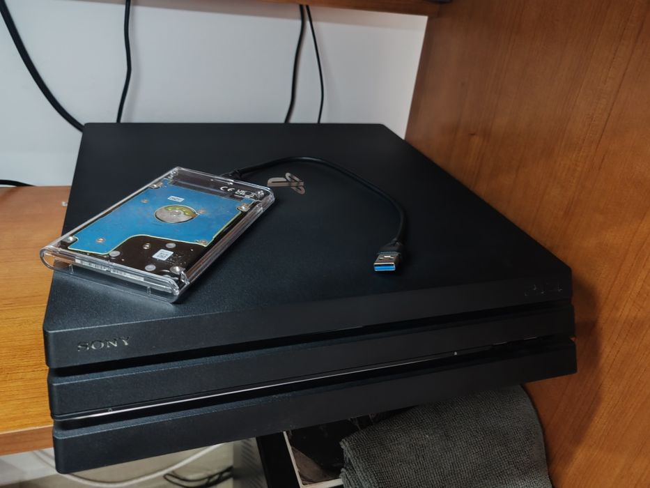 PS4 pro  com SSD 480GB Kingston + 960GB HDD + 3 comandos