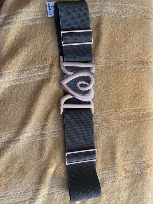 Pasek ze złotą klamrą