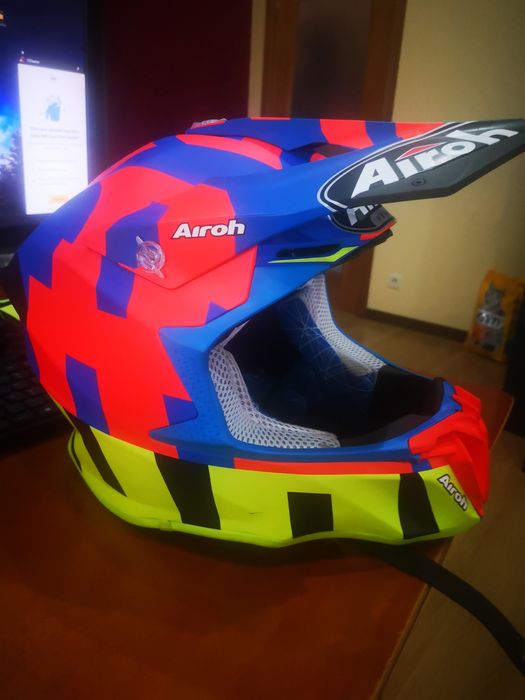 Capacete Airoh + óculos