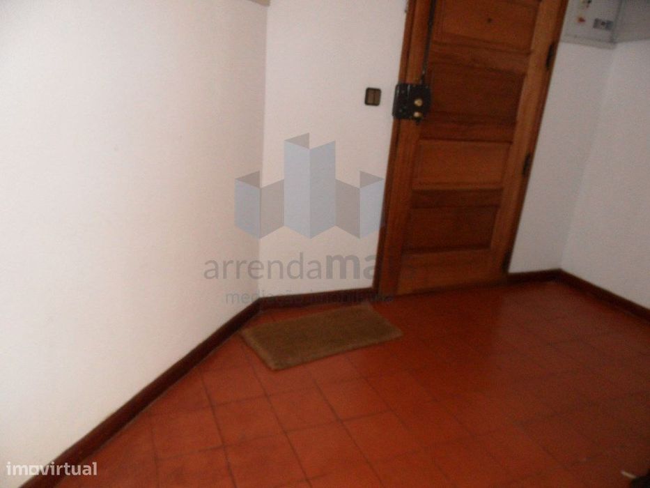 Arrenda-se Apartamento T3 + garagem fechada em Coimbra