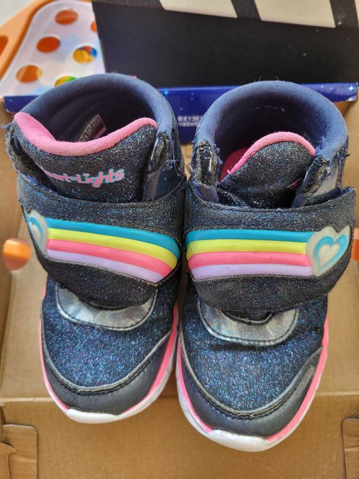 Демі черевики skechers 25р