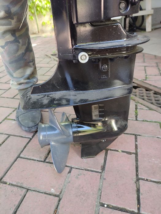 продам легкий  лодочный мотор сузуки 9.9 лс. 4т, со стартером.