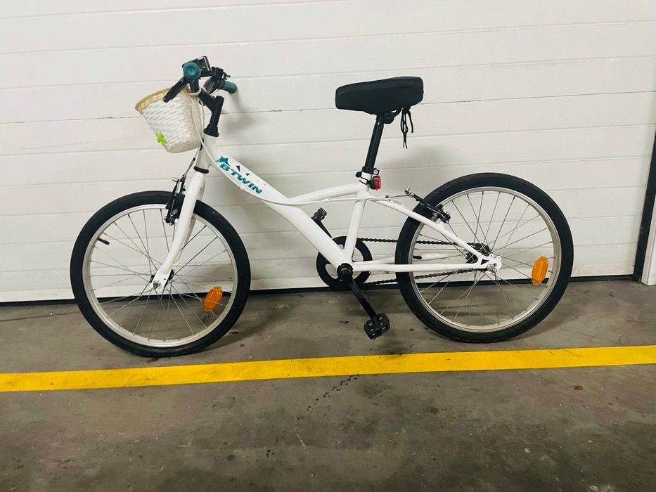 Bicicleta B’TWIN Original 100 branca com cesto