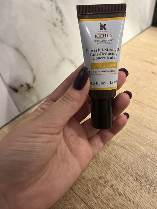 Kiehl’s powerful-strength line-redusing concentrate, vitamine C