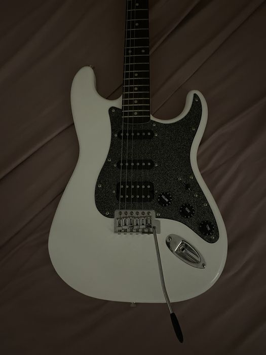 squier affinity stratocaster hss ow
