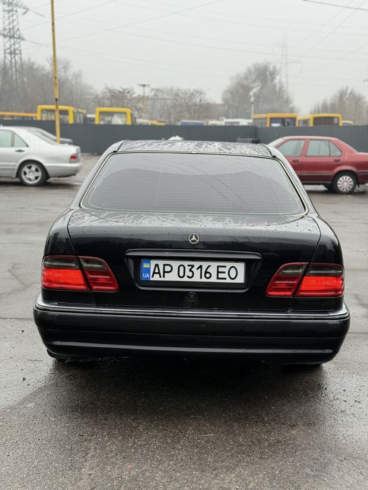 Mercedes E210 3.2 бенз