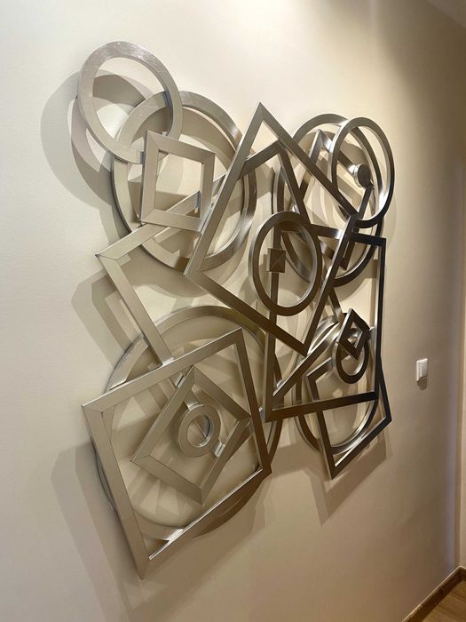Escultura de parede abstracta em madeira
