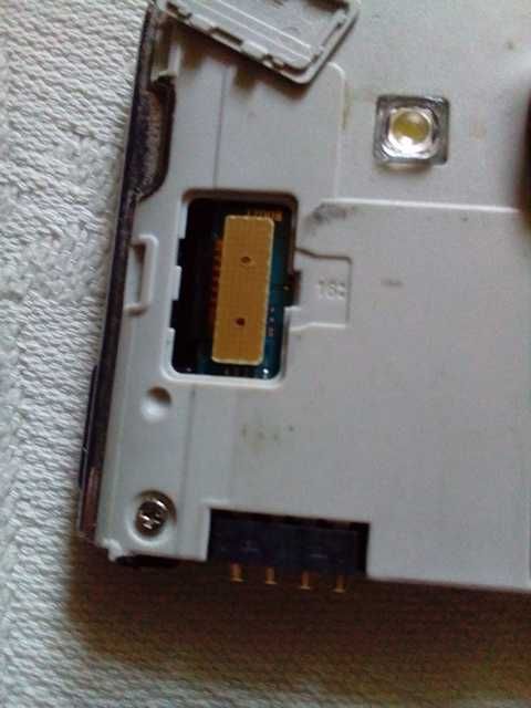 На продаж смартфон Samsung частина корпусу мікросхеми