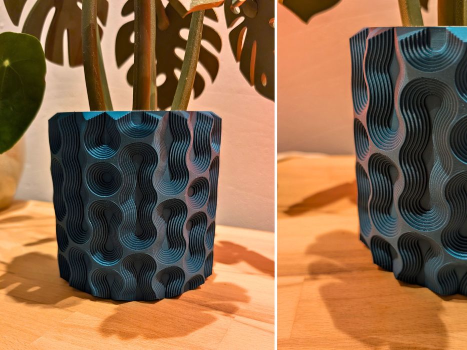 Декоративне кашпо з обʼємним ретро-візерунком