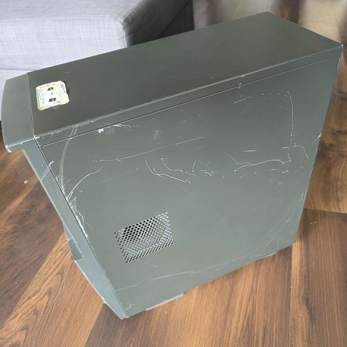 Klasyczna obudowa komputerowa Retro PC ATX / Micro-ATX (era Windows XP)