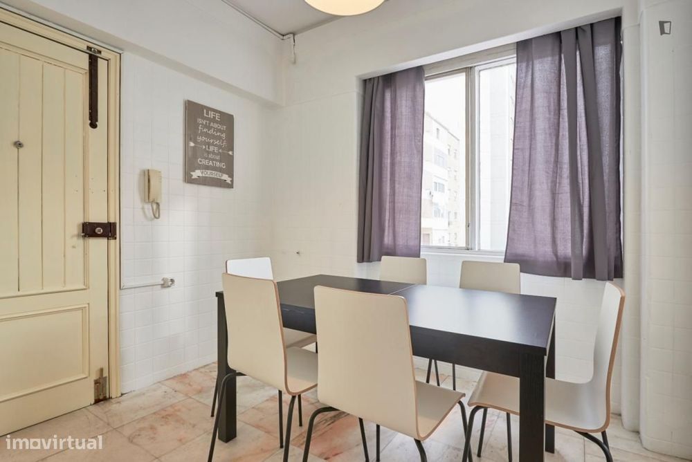 Quarto - localizado em Marquês de Pombal Lisbon