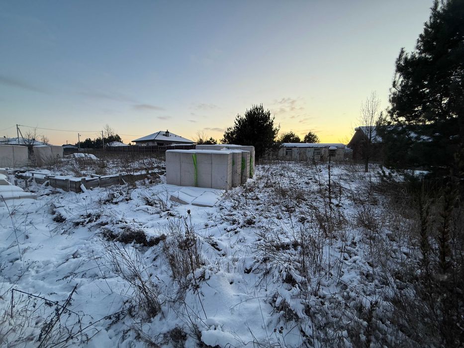 Продаж земельної ділянки з фундаментом під будинок