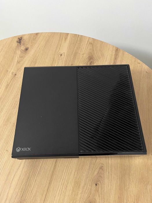 Xbox one + kinect + 2 kontrolery