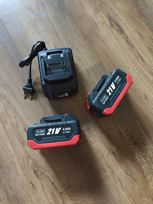 Akumulatory 21v w systemie Makita 4.0 Ah plus ładowarka stacjonarna