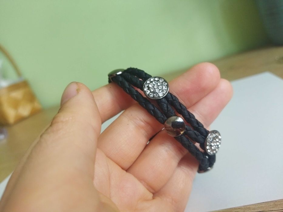 Bransoletka skórzana błyszczące elementy