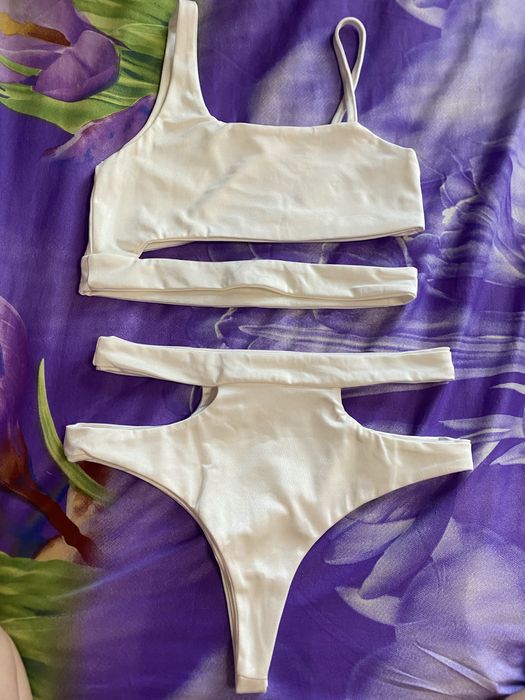 Купальник біленький