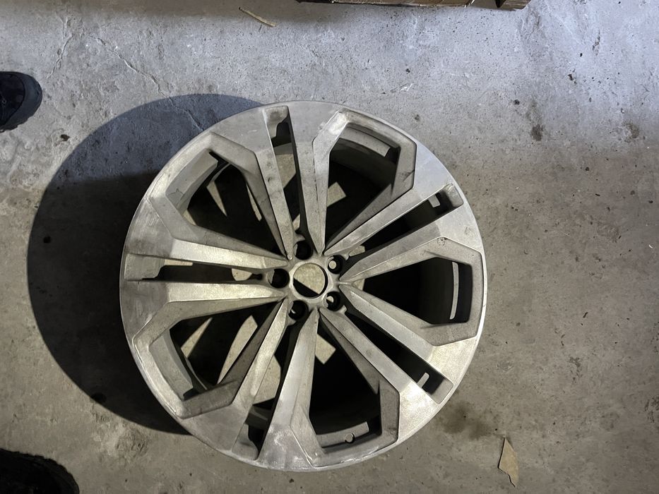 Оригінальний диск AUDI SQ8 R22 4m8 10x22 et21 4m8601025k під покраску