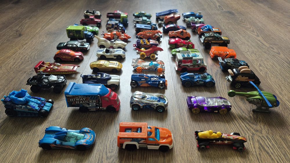 Машинки hot wheels