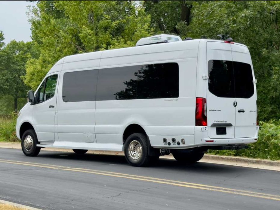 Пасажирські перевезення та доставка посилок з/до Європи