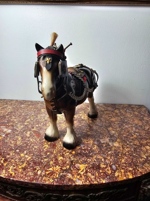 Duży piękny ceramiczny koń "Duchy pottery" z uprzężą Anglia 26 cm