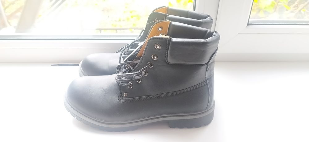 Продам новые ботинки