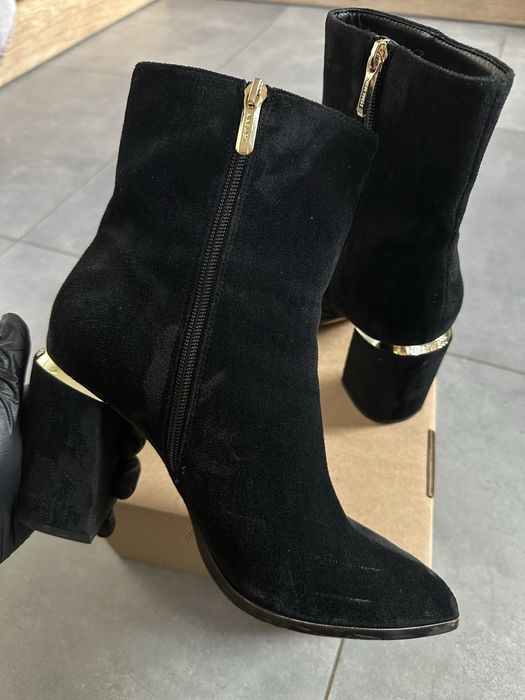 Nine West Jasmin botki na słupku czarne szpic 39