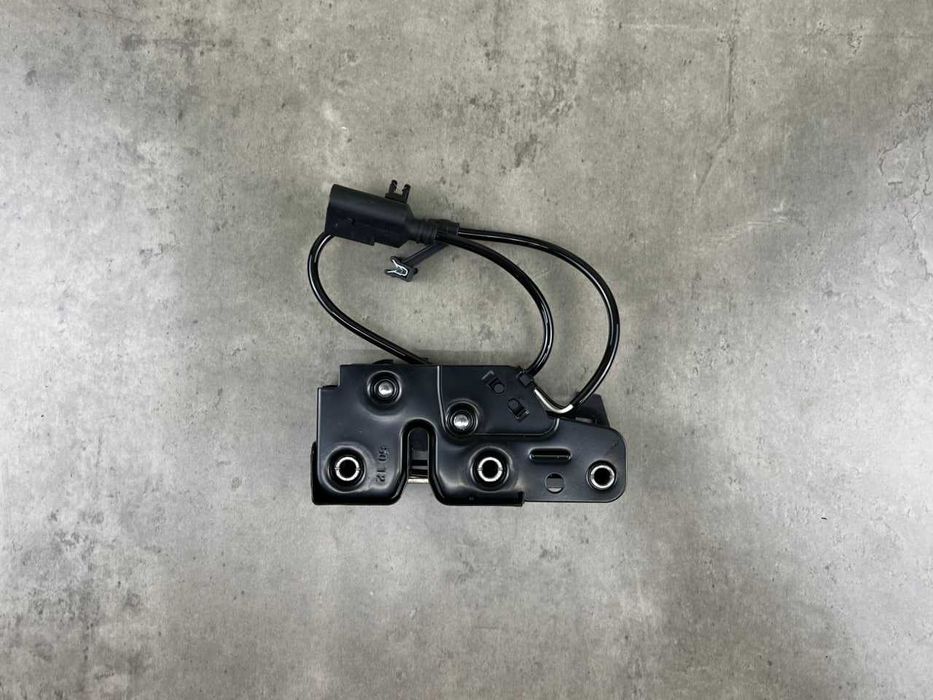 Замок капота перед низ  AUDI A4 /S4/A5 / S5 / Q5 / B8 / 8R ) 8K0823509
