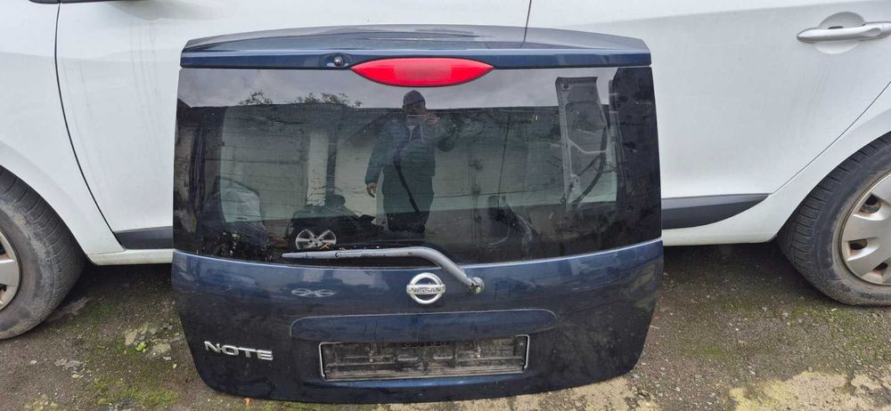 Nissan note 
2006 2013 
Кришка багажника гола з склом
