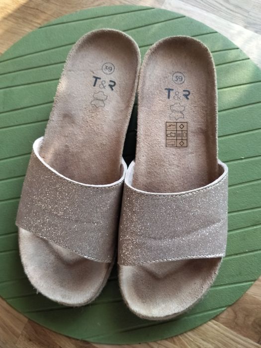 Nowe klapki rozm. 39