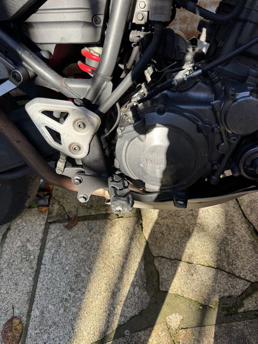 Yamaha xt660x  acidentada pequenos arranjos