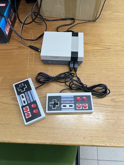 Mini consola com 620 jogos retro