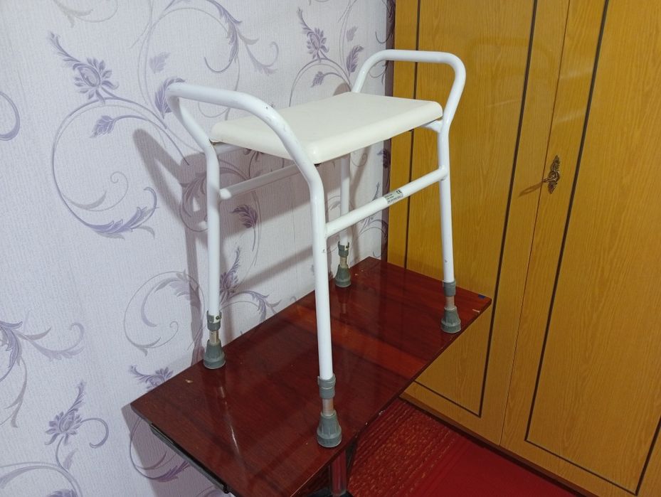 Стул для душа и ванны
