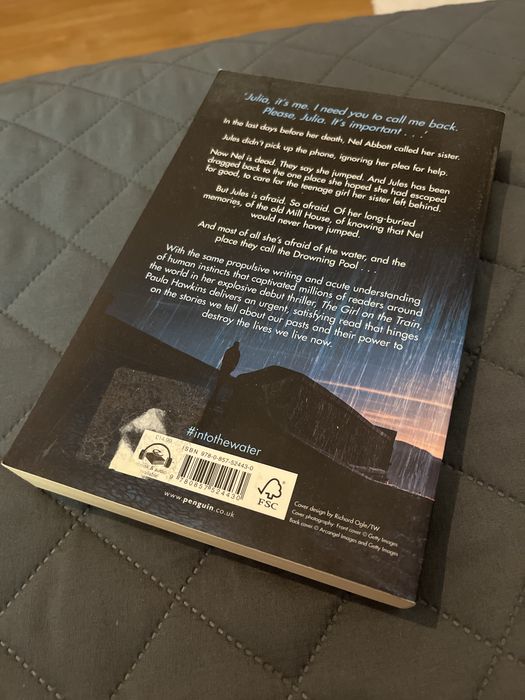 Into the water, Paula Hawkins