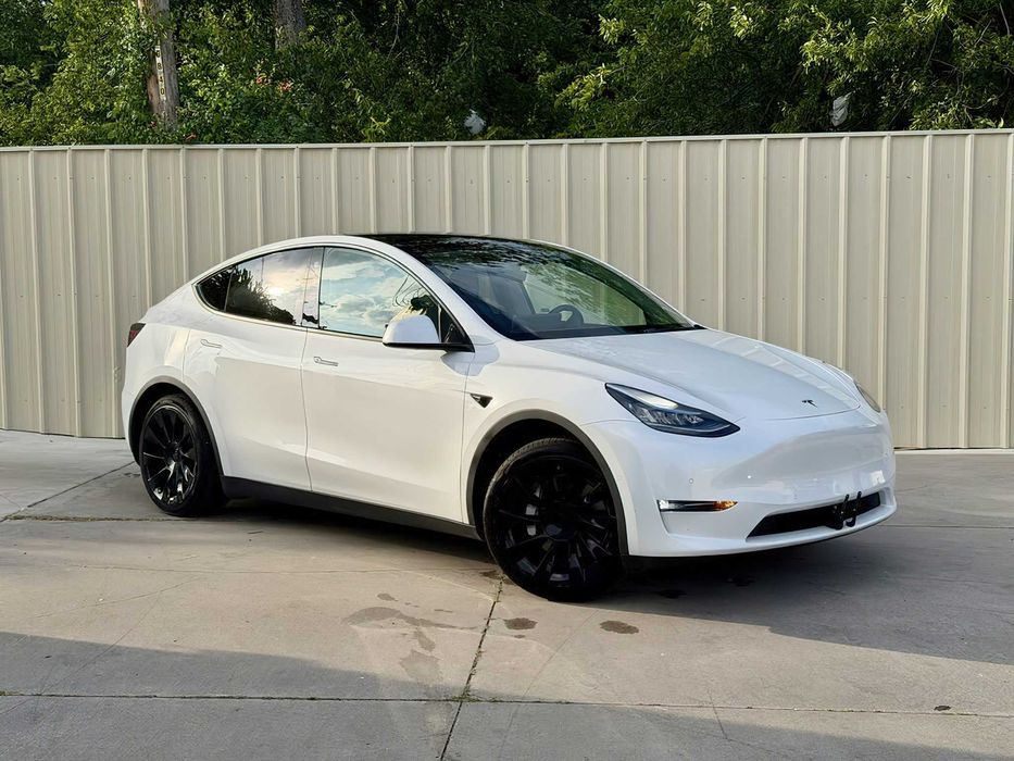 Tesla Model Y      2020