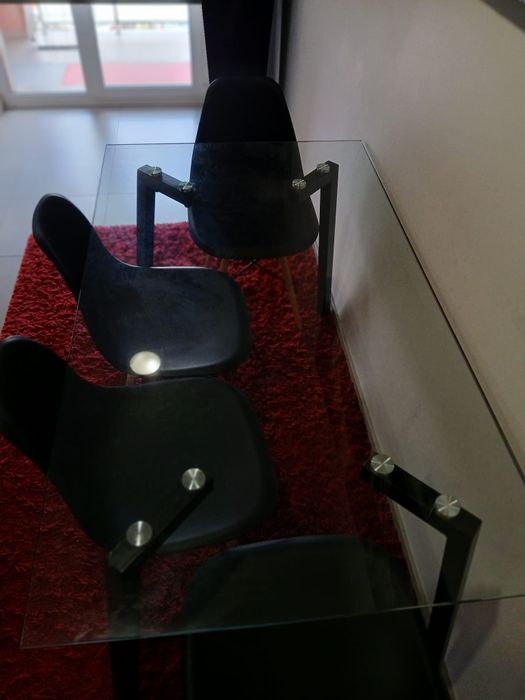 Conjunto mesa e cadeiras