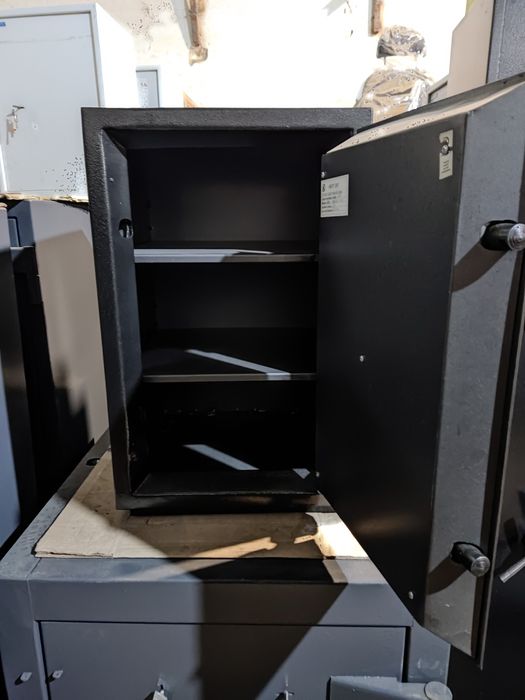 Продаю б.у канцелярський  сейф