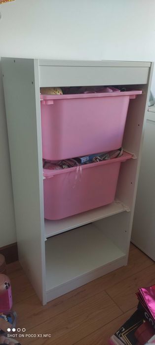 Móvel IKEA como novo, com duas caixas e uma prateleira