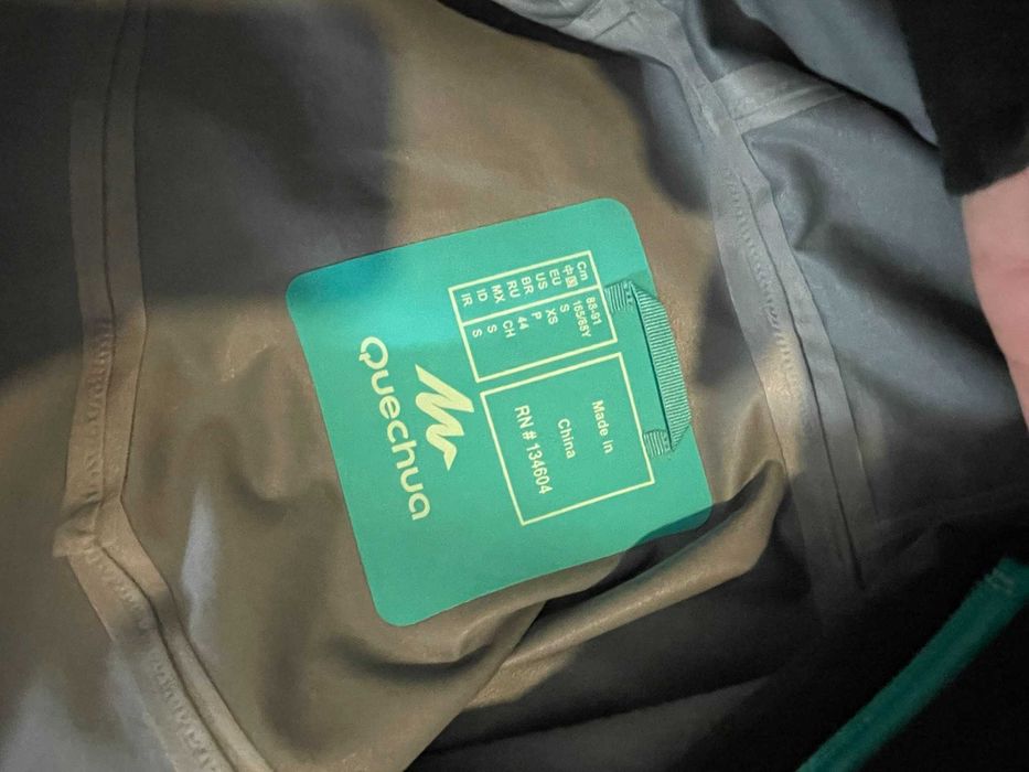 Casaco QUECHUA anti vento e chuva novo