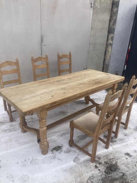 Стіл та стільці з масиву