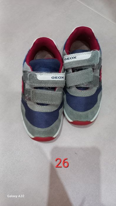 Vários ténis menino