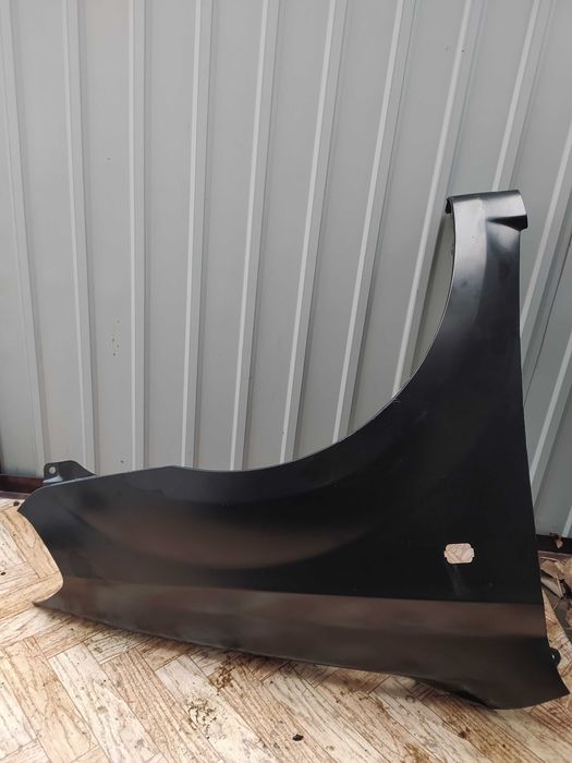 Крило переднє праве